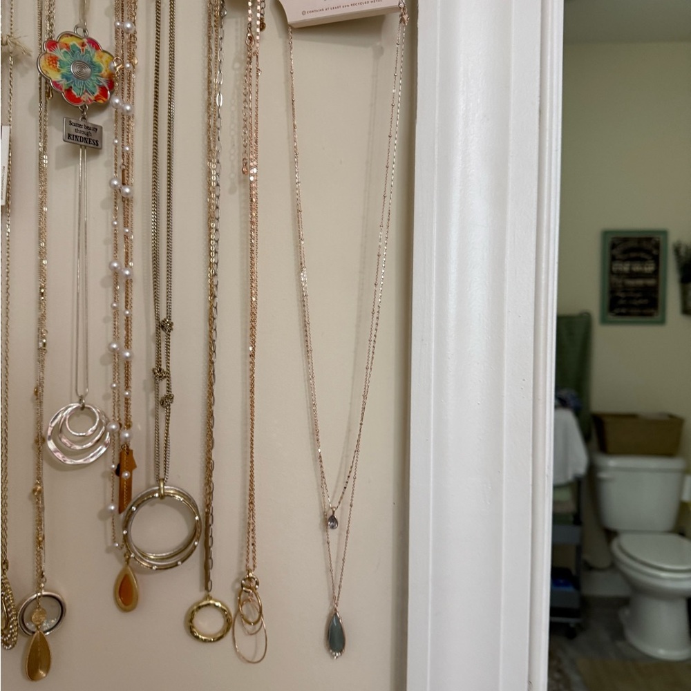 LC Lauren Conrad rose gold necklace